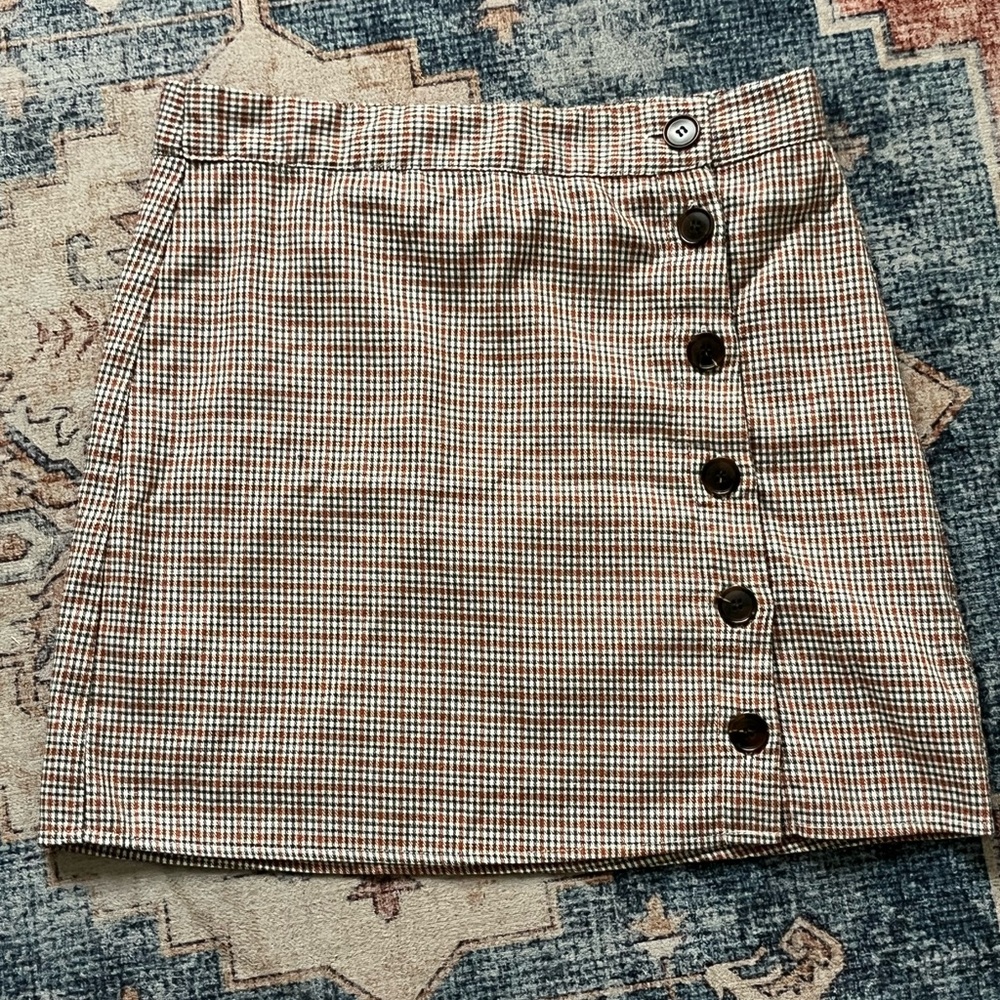 Chic Button-Front Mini Skirt - Picture 2 of 3